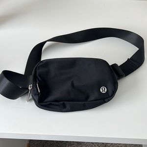 Lulu lemon everywhere belt bag